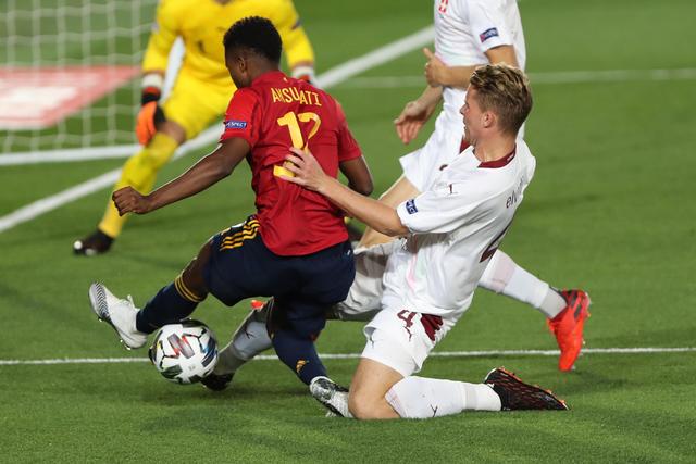 中国三人女篮不敌澳大利亚2连败 王丽丽4分5助