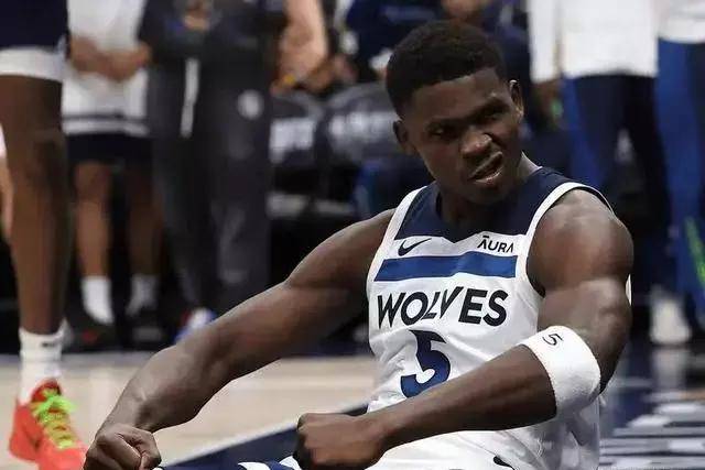 余嘉豪26+9浙江胜青岛 姜伟泽21+15吉林胜宁波