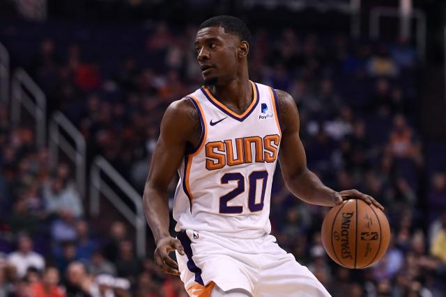 齐麟18分新疆击败江苏 皮特森28分劳森12+12